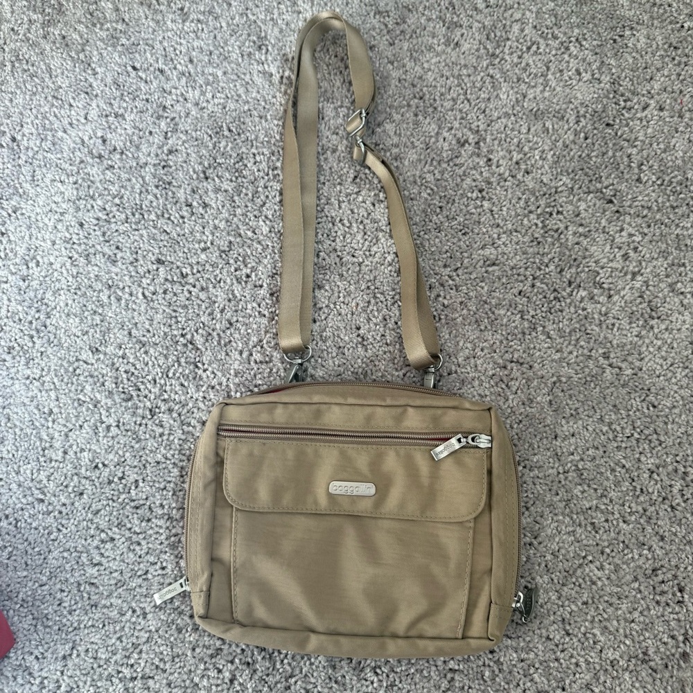 Baggallini Beige Crossbody Bag